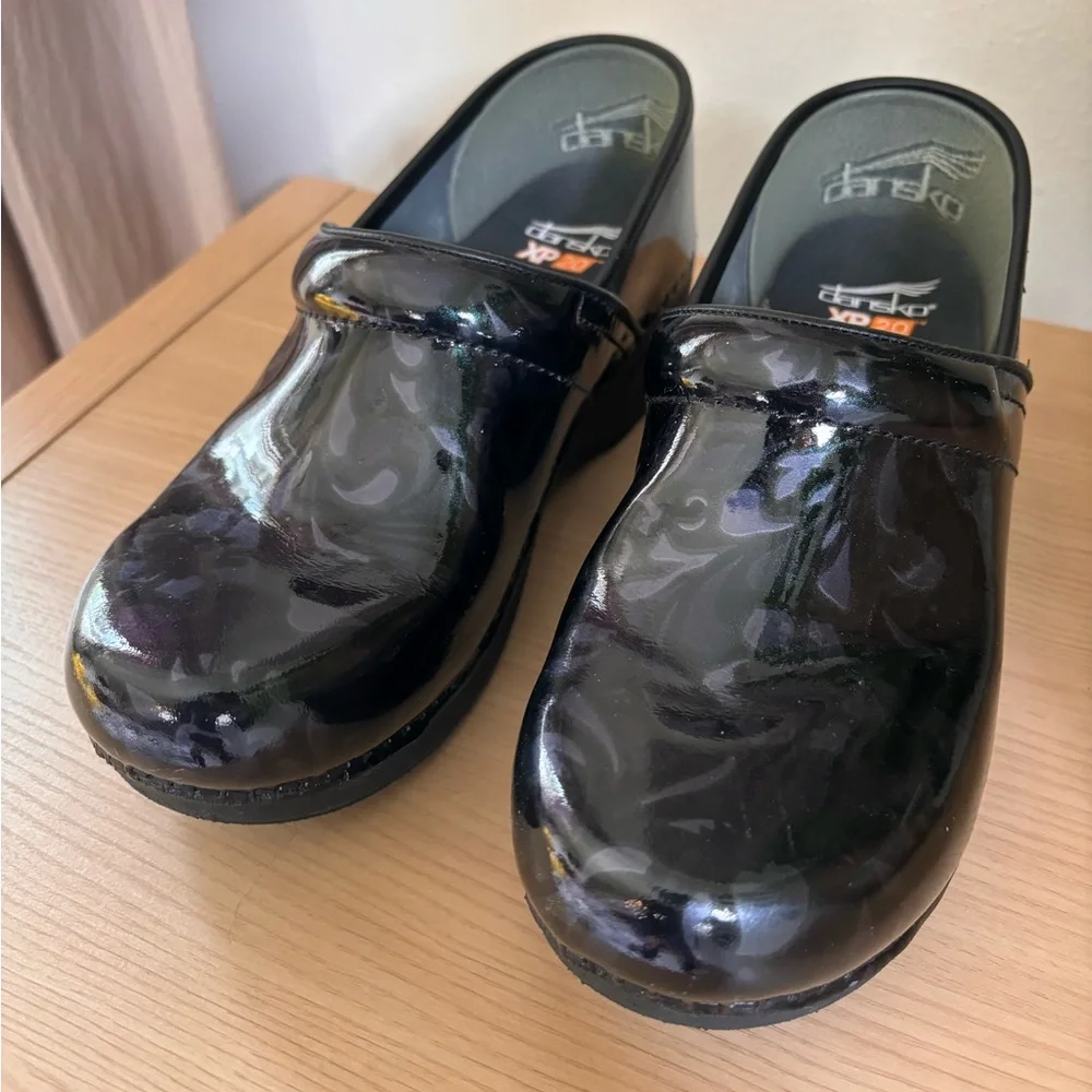 Dansko Women’s size 39 XP 2.0 Patent Floral Clogs - Picture 6 of 6